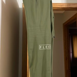 El toro 25” olive silky silk